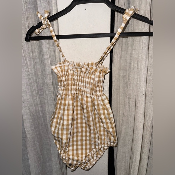 Little Peanut Gingham Strap Romper spring outfit - Picture 1 of 2